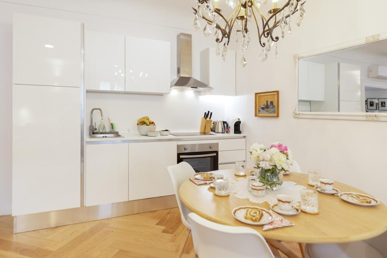 Stylish Apartment In Historical Center Ljubljana Bagian luar foto